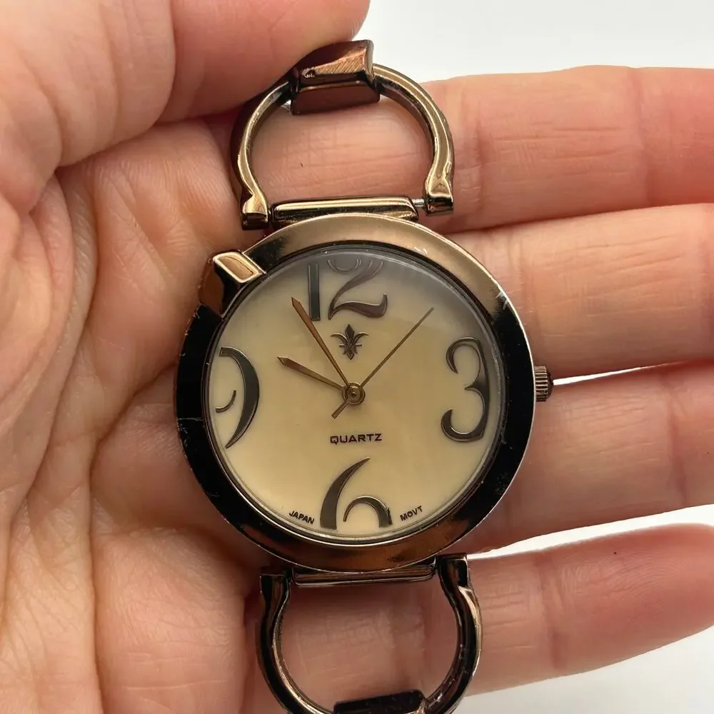 Gold Tone Women Watch Fleur-de-lis Emblem Oversized Arabic Numerals New Battery